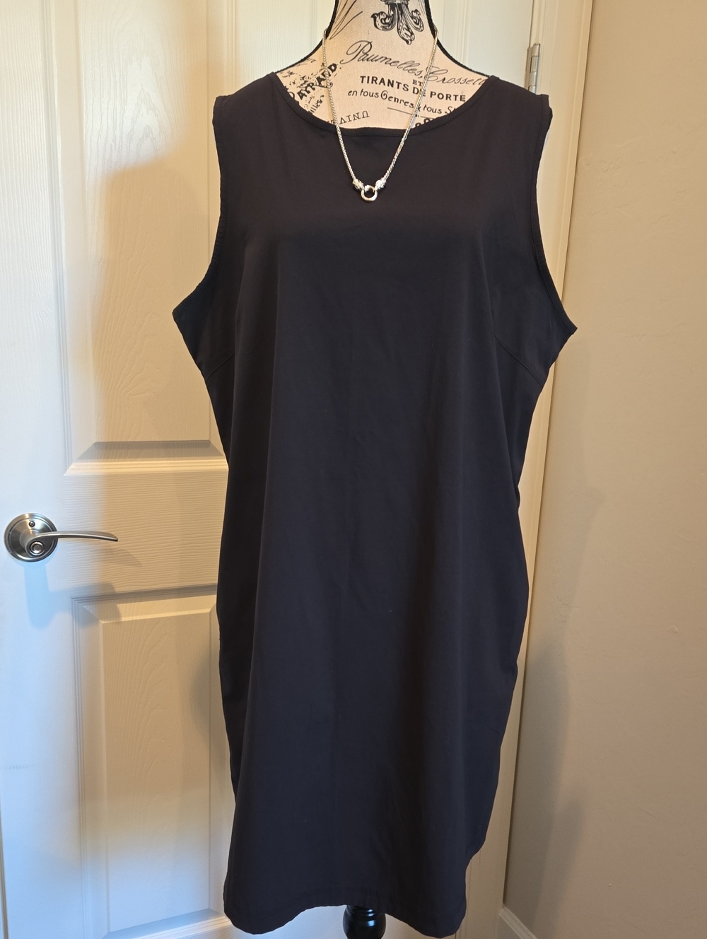 The North Face Classic Sleeveless Shift Dress in Black 22" P 2 P
